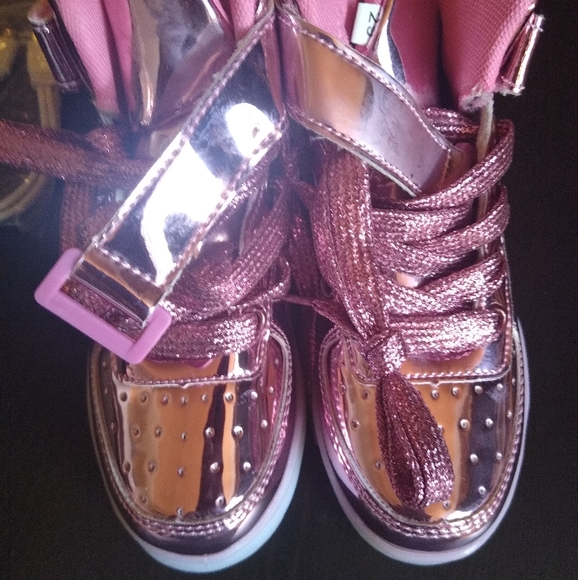 Girl's Light up shoes for kids/size 9 - Picture 1 of 7